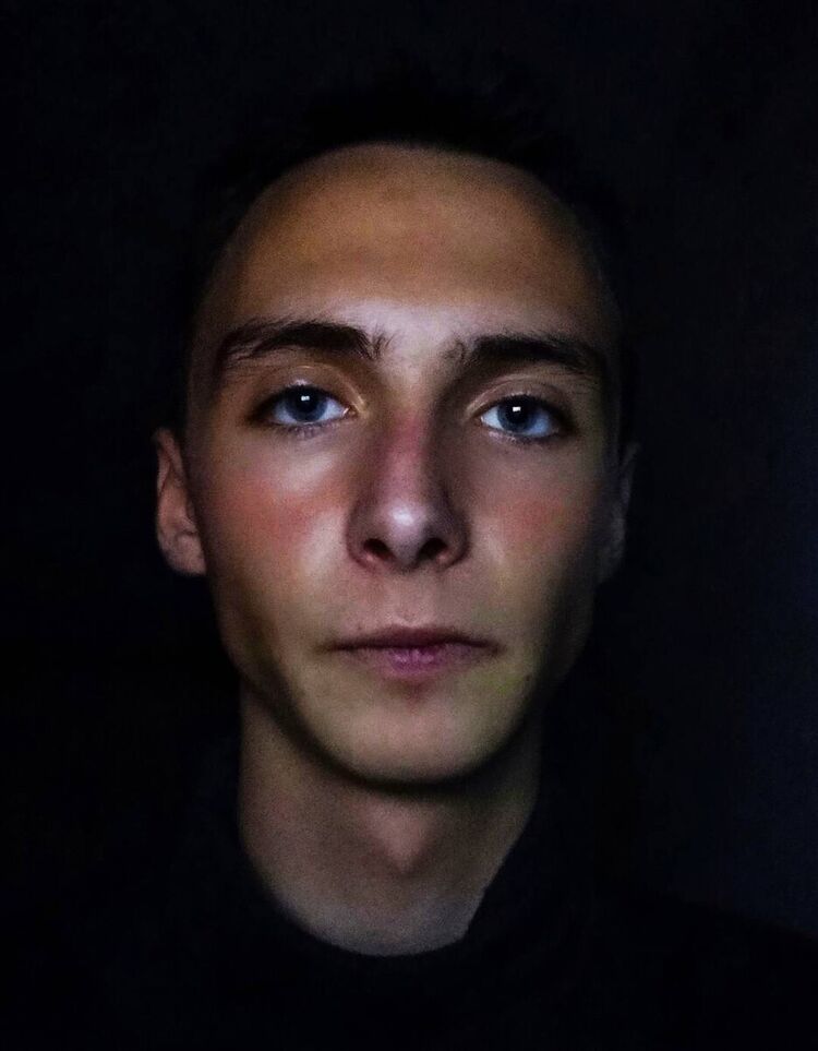  ,   Vladislav, 25 ,   ,   