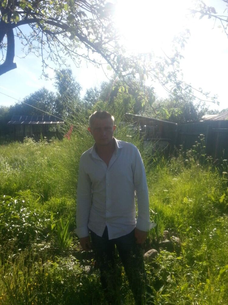  20285513  Artur, 32 ,    Maasbree