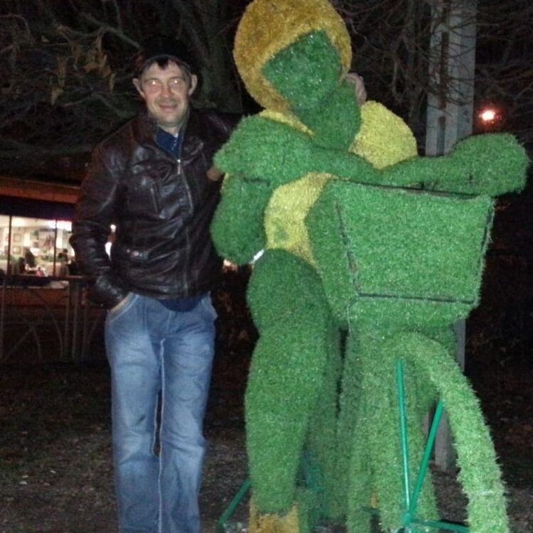 13718373  Viktor, 43 ,    