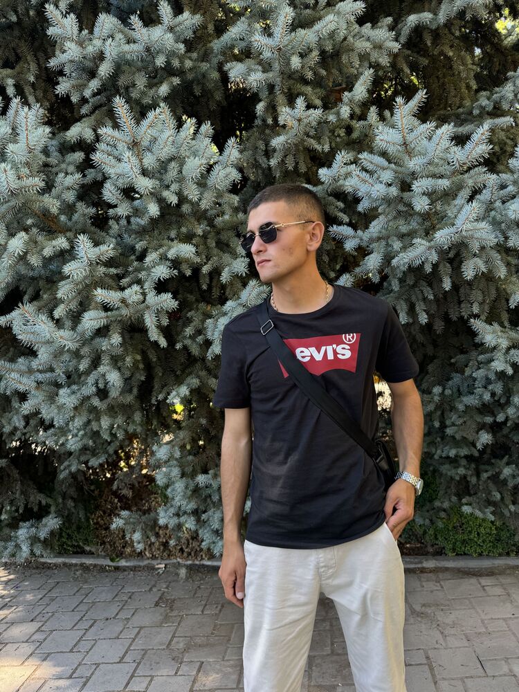  ,   Armen, 21 ,   ,   