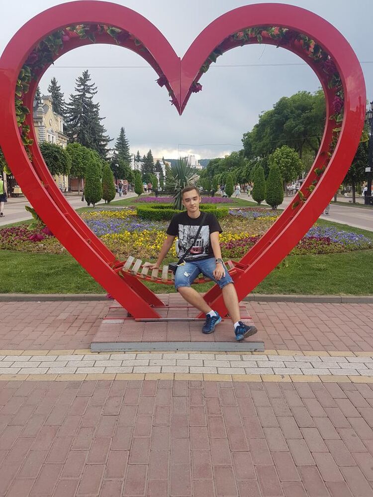  32432043  Daniil, 23 ,    