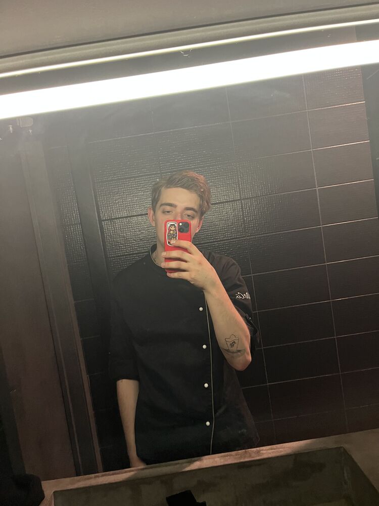  38233743  Danny, 26 ,    