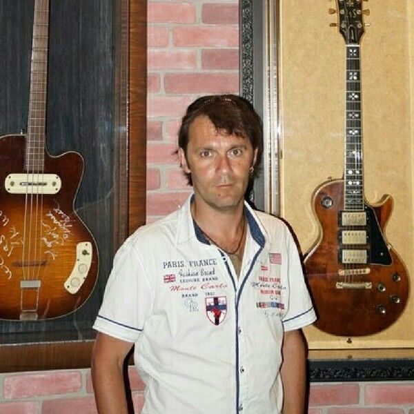  18211903  Konstantin, 52 ,    