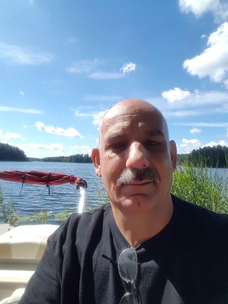  28642173  Marek, 57 ,    