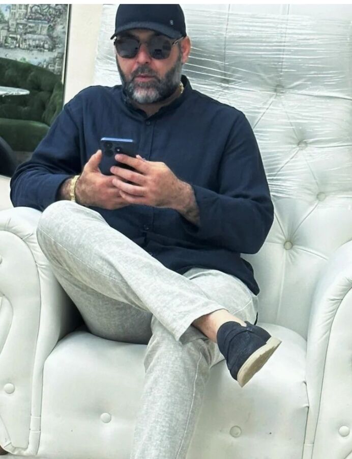  52813033  Artur, 40 ,    