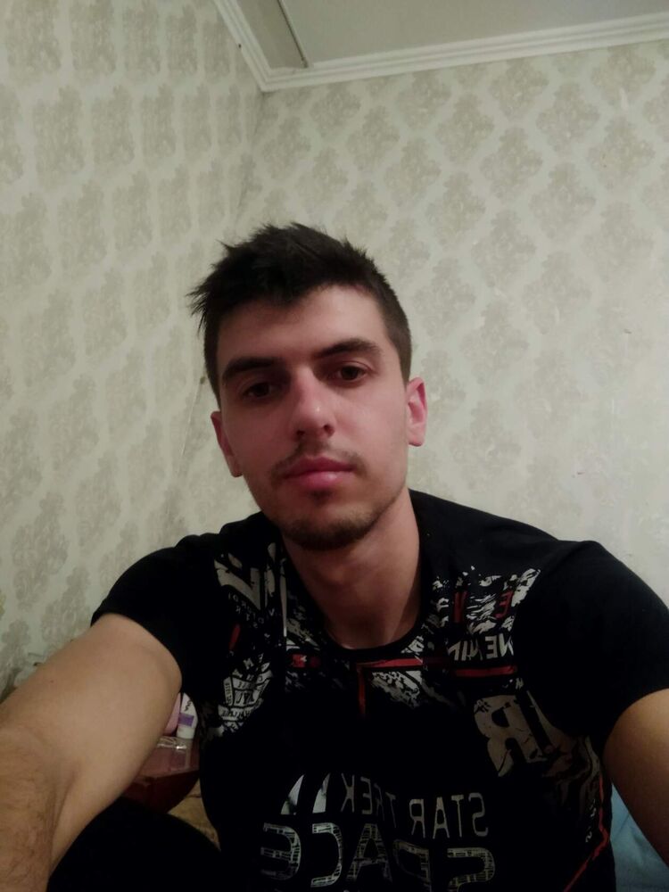  48694223  Andrei, 25 ,    