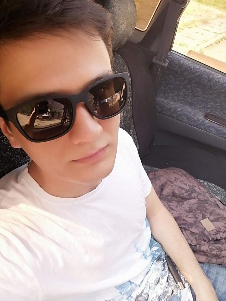  18307633  Pavel, 31 ,    