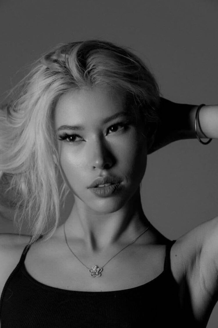  ,   Karina, 26 ,   ,   