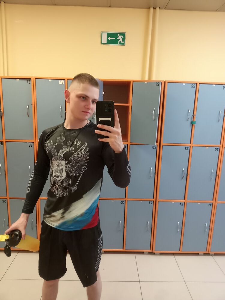  52303543  Artur, 21 ,    