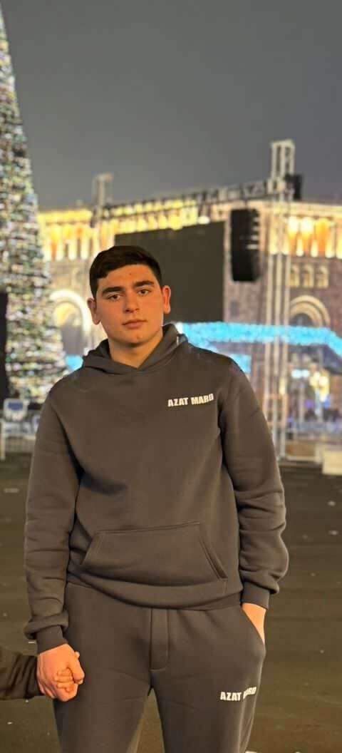  53271113  Artyom, 20 ,    