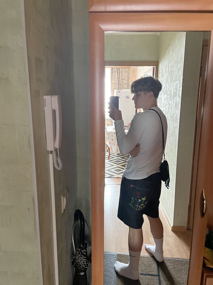  38033543  , 21 ,    -