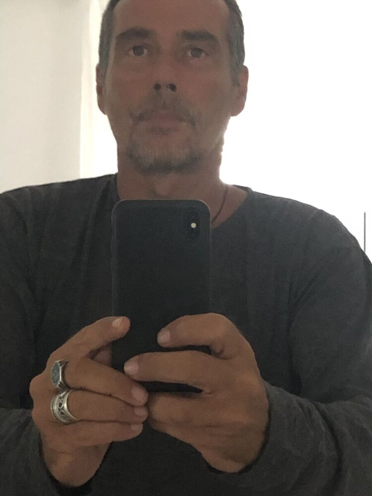  21852083  Regis, 52 ,    Louise