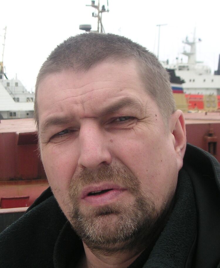  18904633  , 64 ,    -