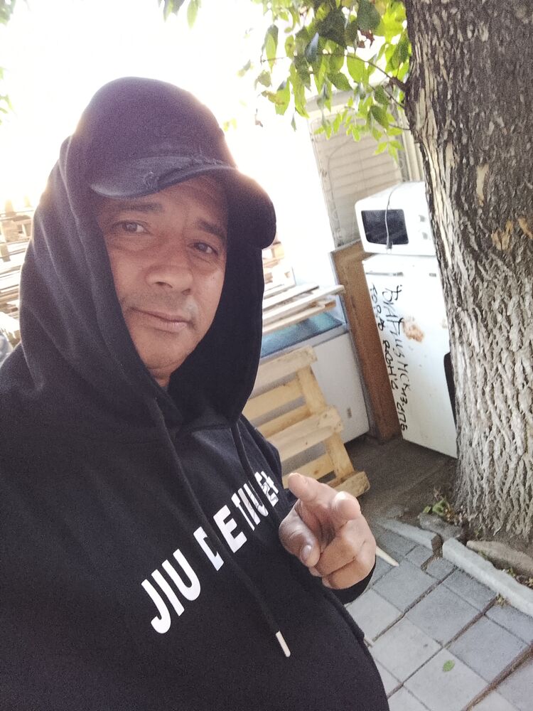  53640773  Lester, 54 ,    