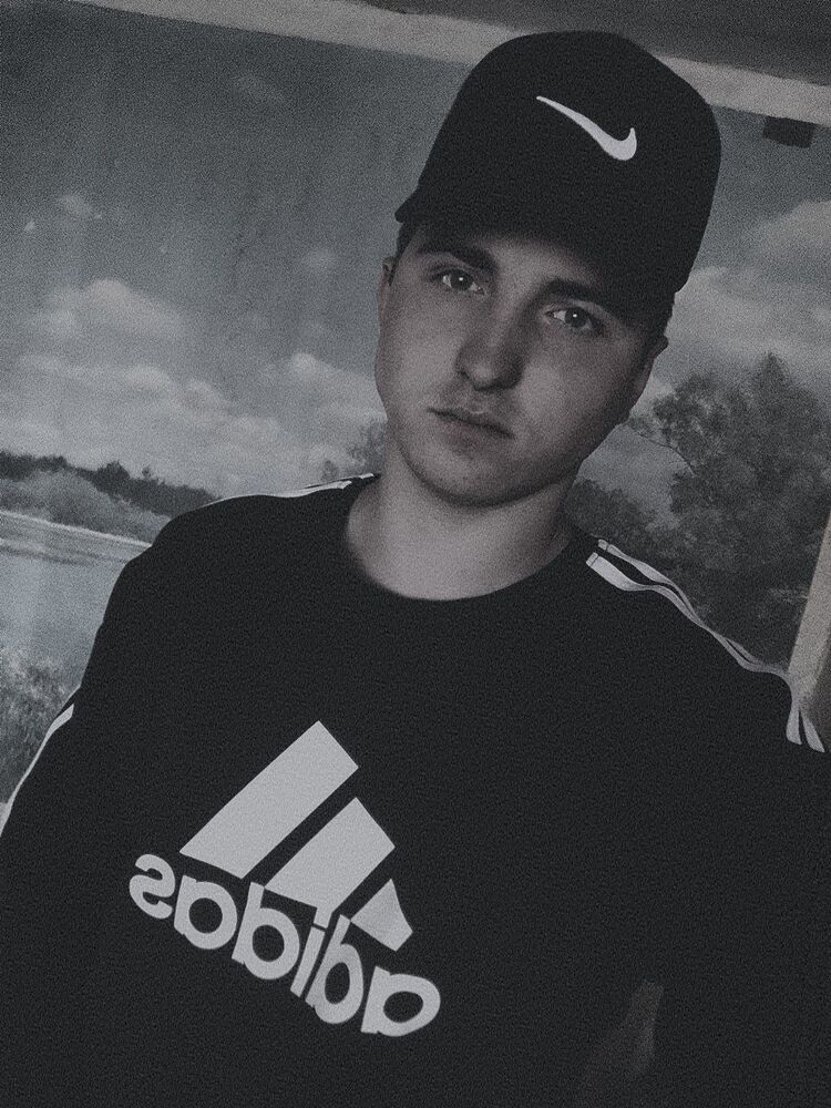  43980223  Denis, 23 ,    