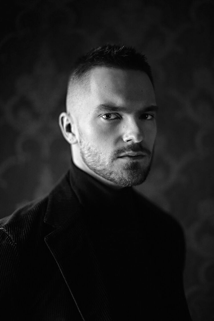  52395693  Umar, 24 ,    