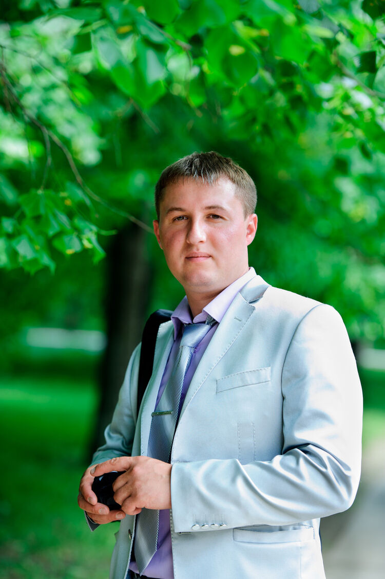  11459563  Viktor, 41 ,    