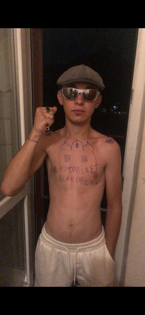  46236073  Julian, 20 ,    