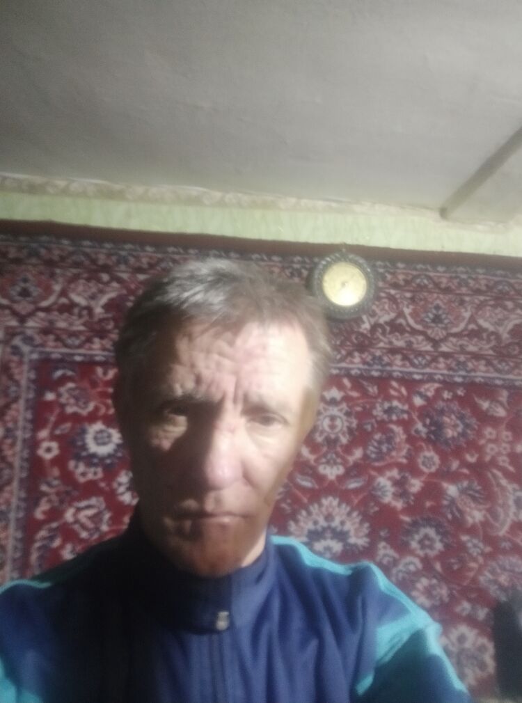  42019223  Yura, 61 ,    