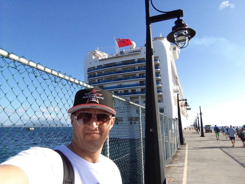  21025383  Alexanddru, 34 ,    