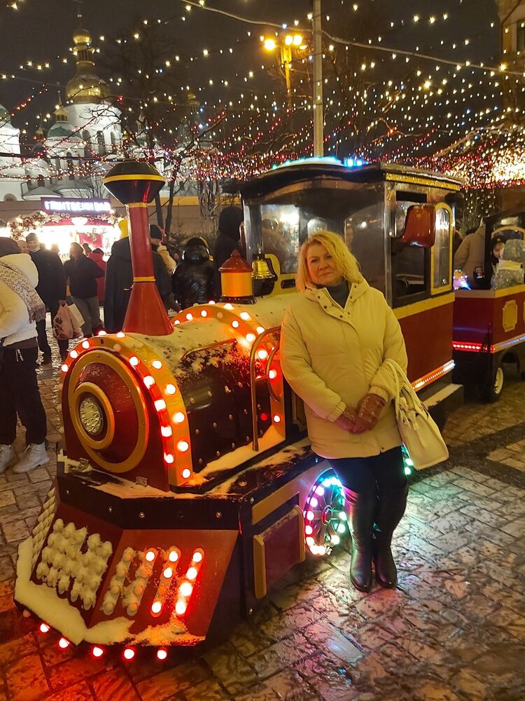  24930423  Vika, 48 ,    