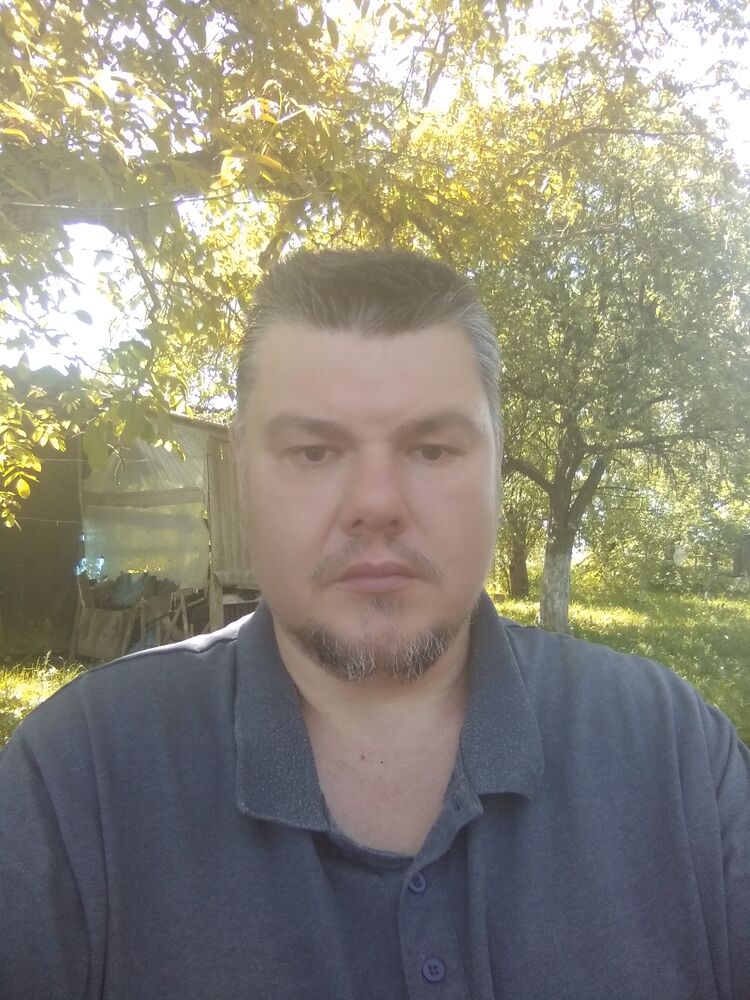  43398463  Yra, 44 ,    