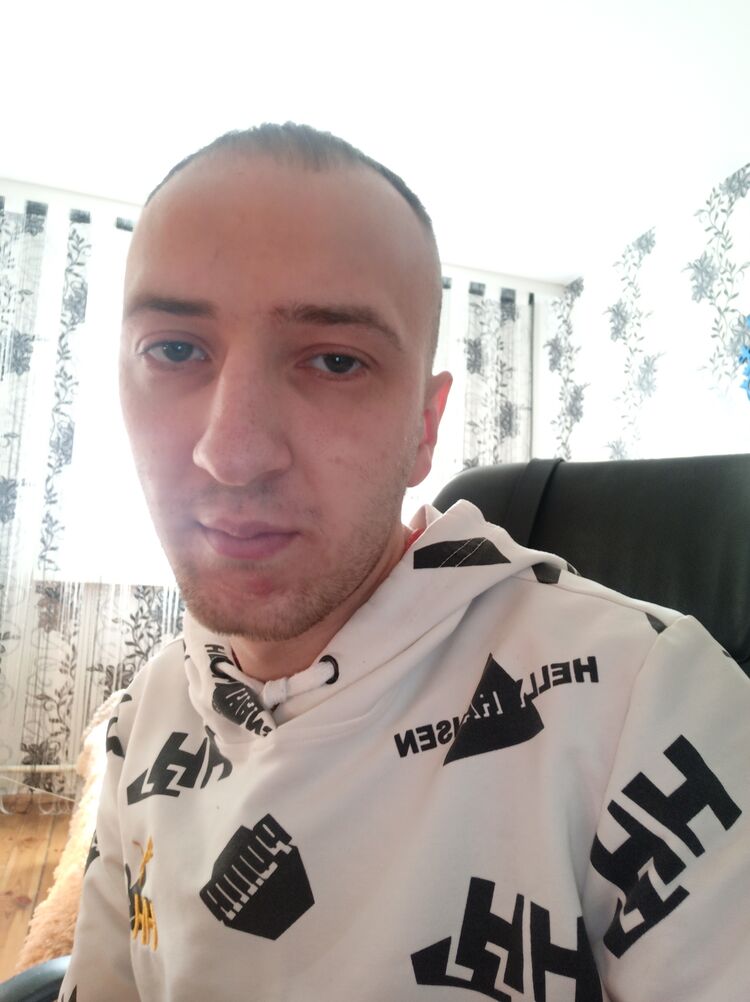  33430213  Pavel, 26 ,    