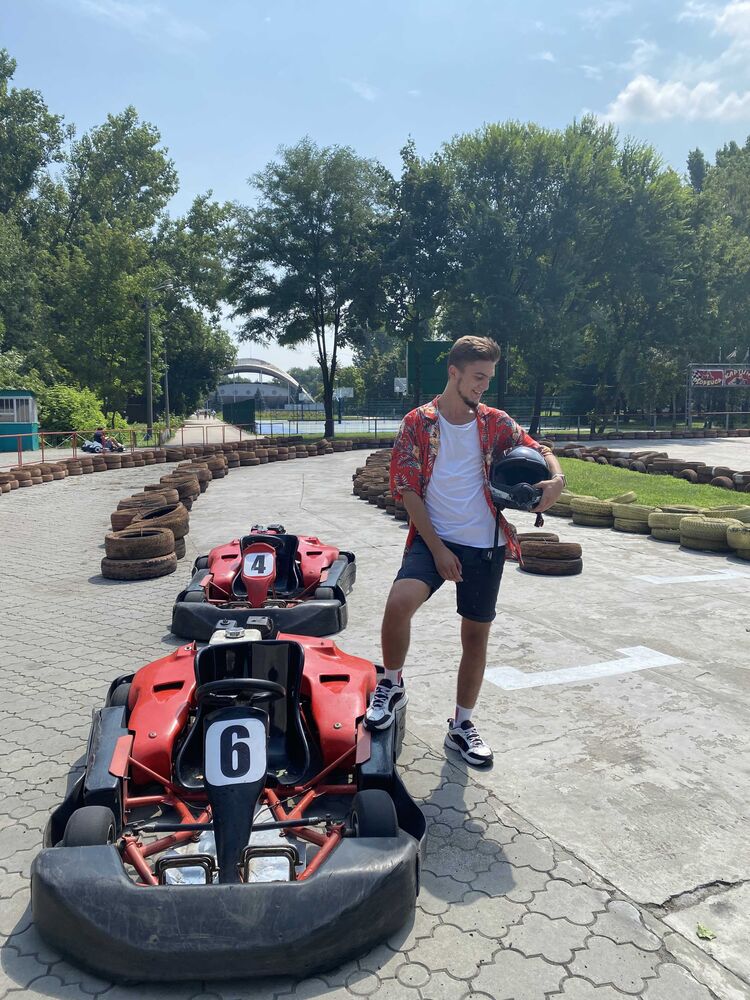  ,   Artyom, 27 ,   ,   