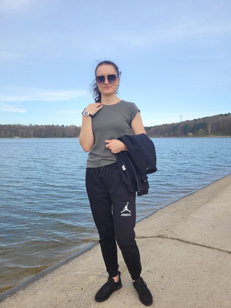  ,   Aliona, 44 ,   c 