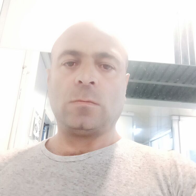  44952303  Ilyas, 40 ,    