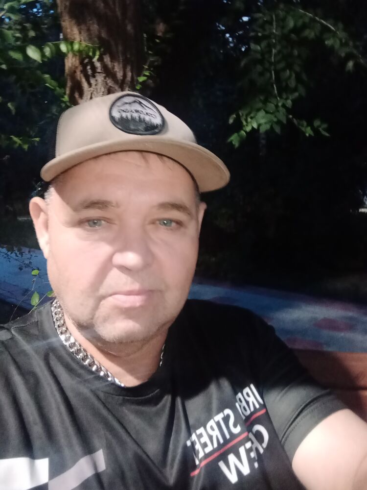  46936743  , 52 ,    