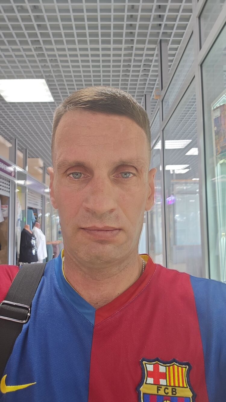  52954653  Mikhail, 44 ,     