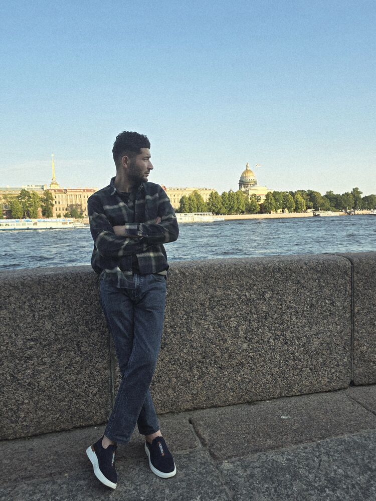  53483163  Demir, 26 ,    -