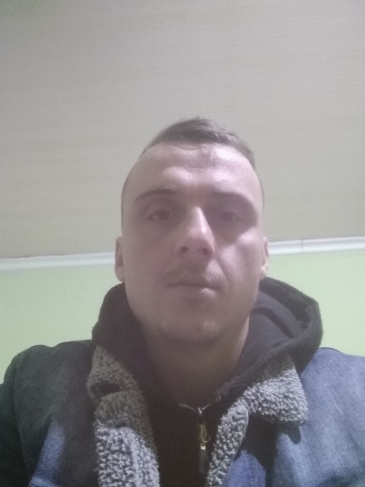  31818163  Fahri, 31 ,    