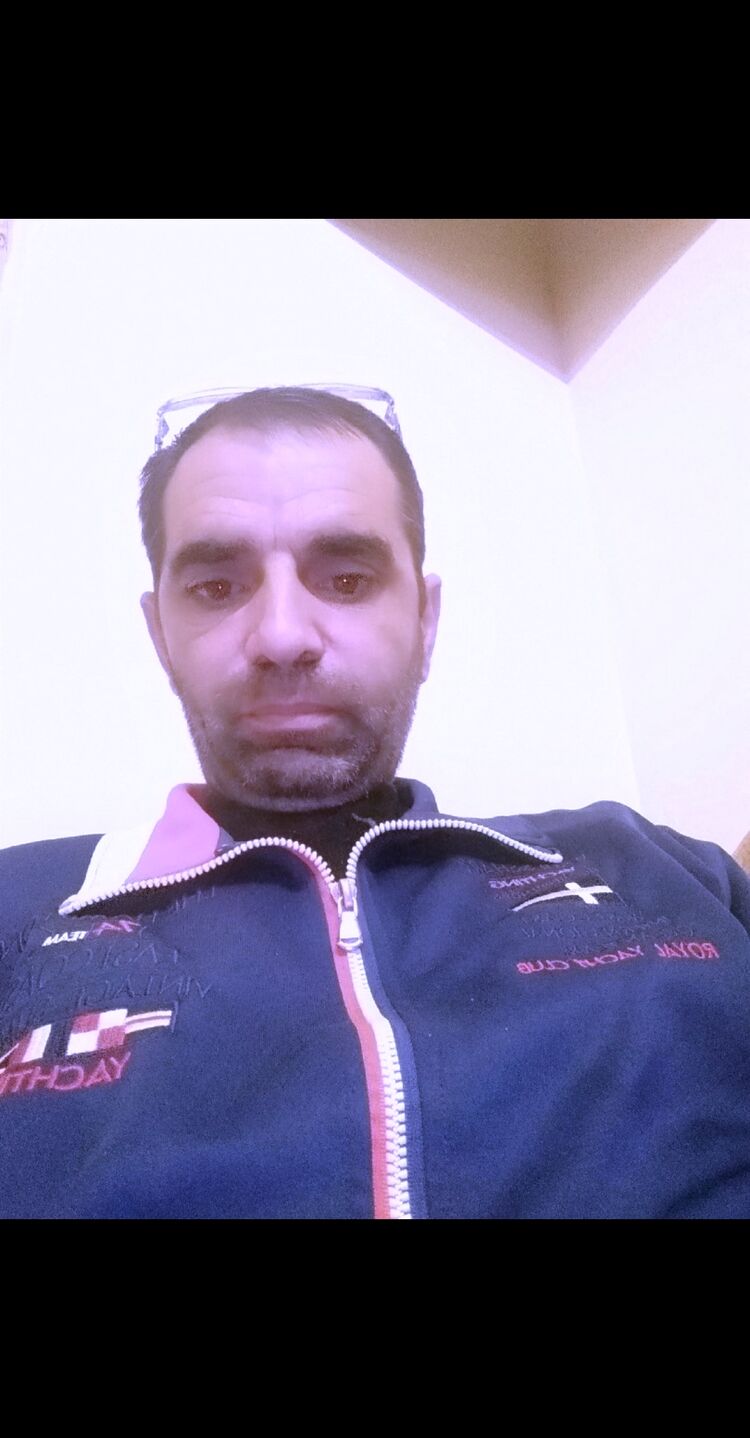  41384353  Petros, 51 ,    
