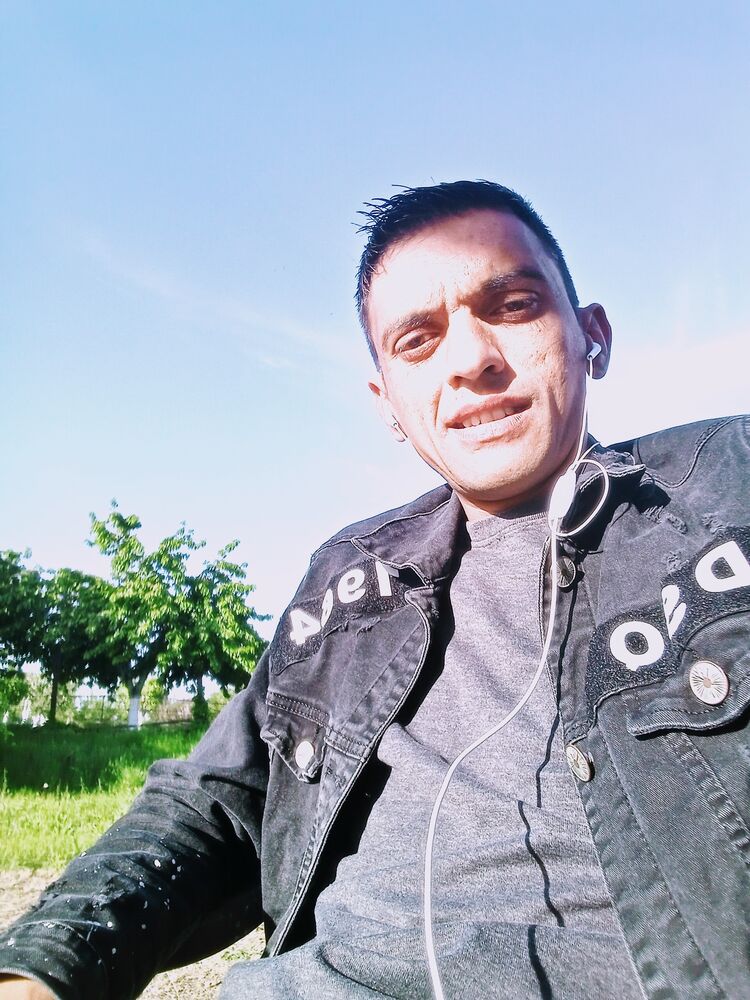  26784863  Salih, 34 ,    