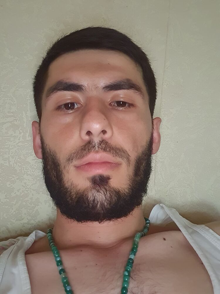  30421823  Bek, 29 ,    