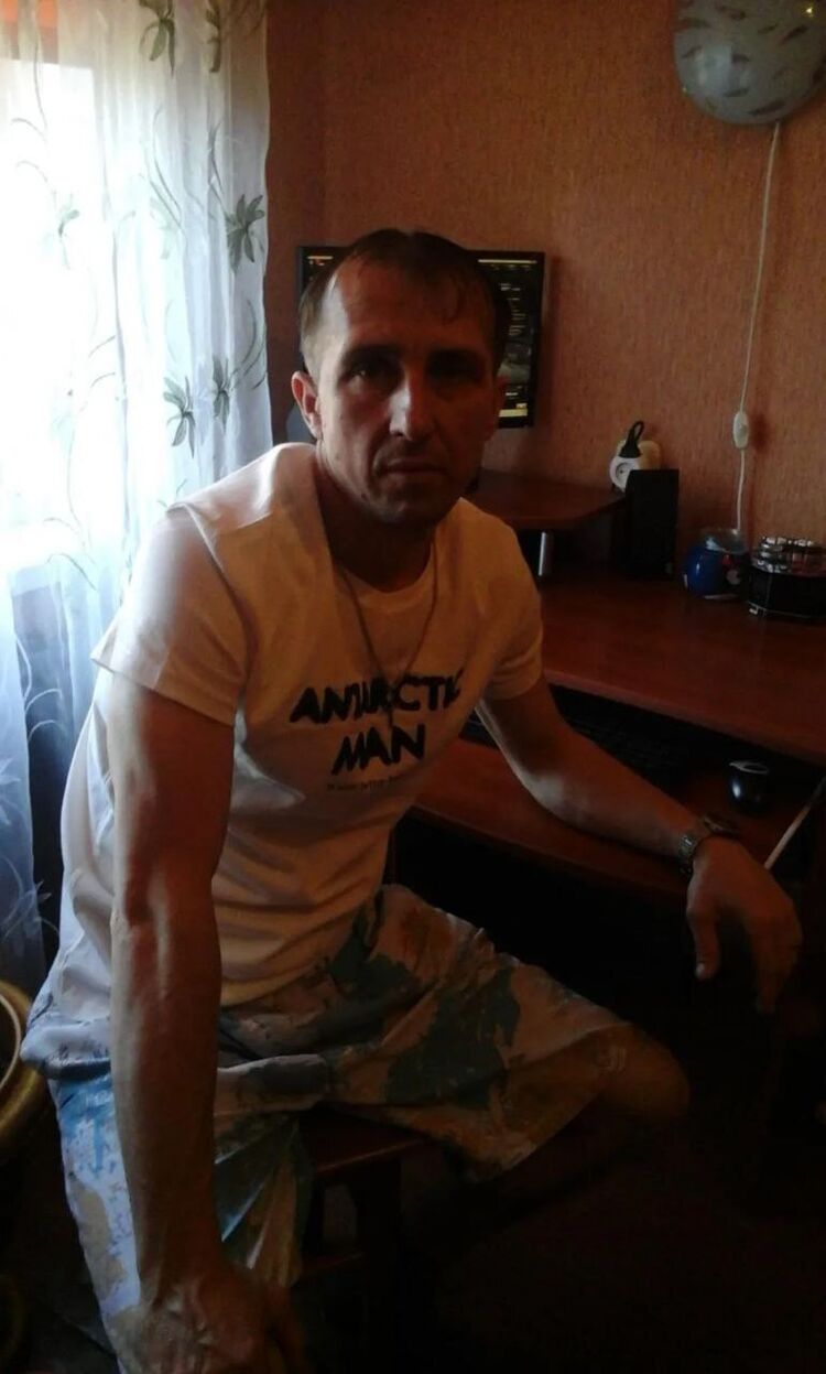  45160693  Leon, 46 ,    