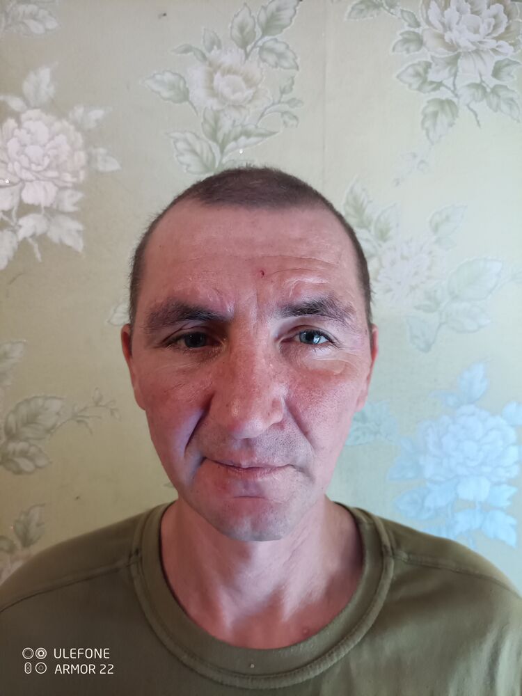  45013823  Serj, 43 ,    