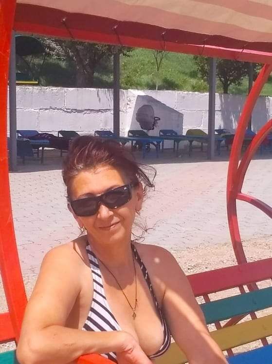  33042563  Nina, 58 ,    