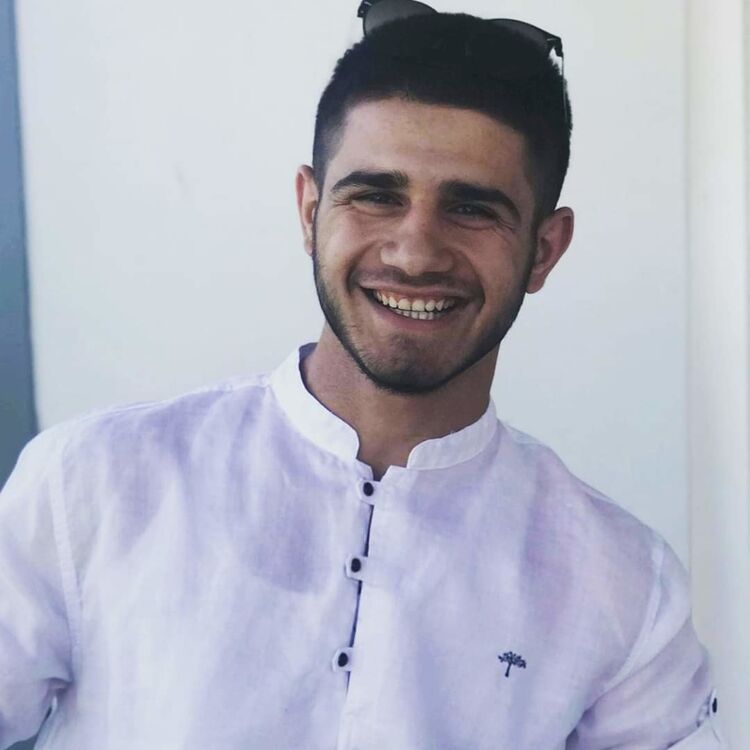  18395963  Irakli, 35 ,    