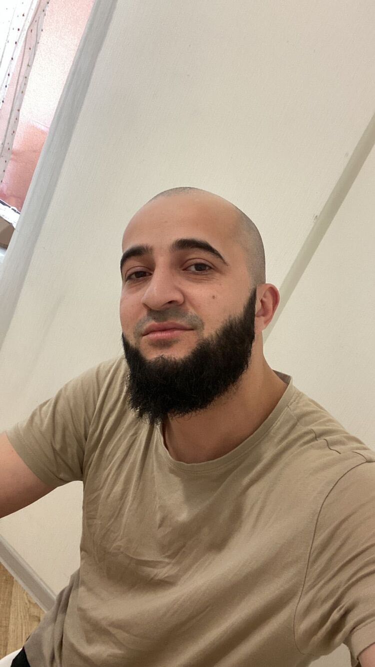  51688353  Ali, 25 ,    