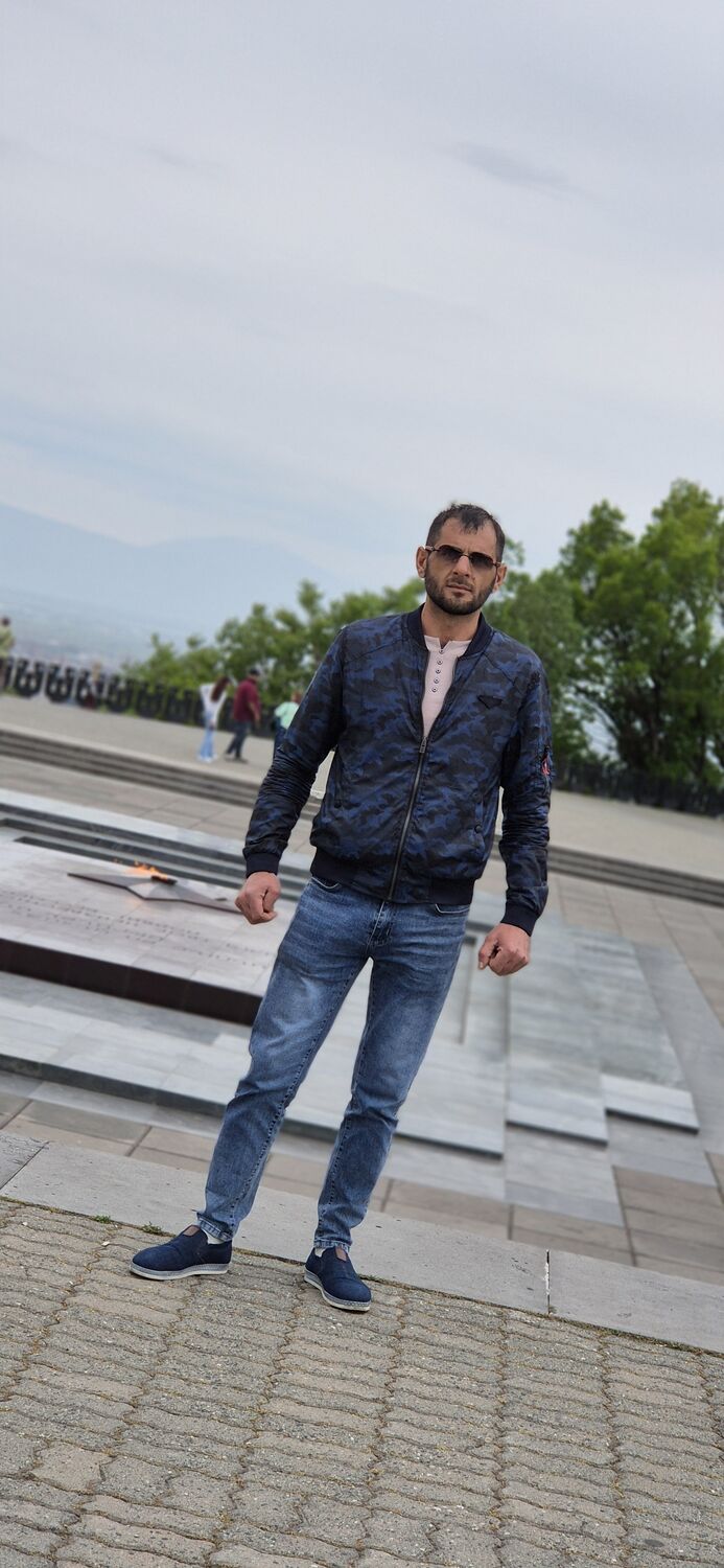  44093613  Gevorg, 39 ,    