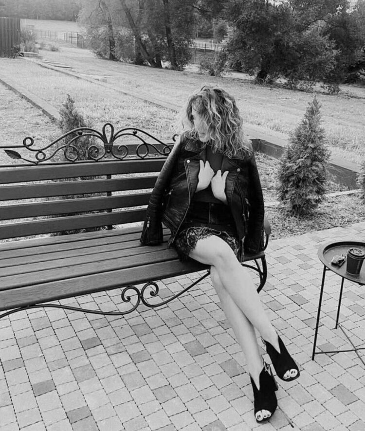  53841743  Elena, 44 ,    