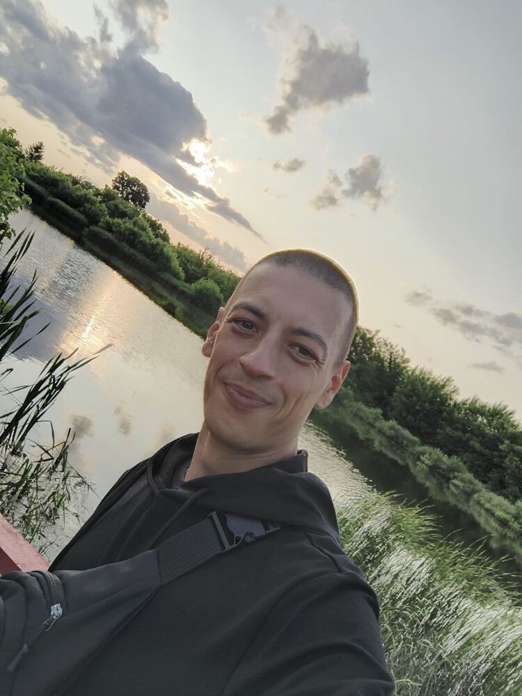 52124023  Oleg, 39 ,    