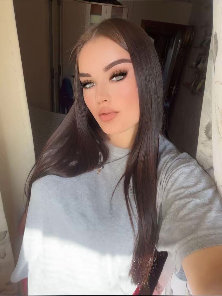  54220633  Anastasia, 21 ,    