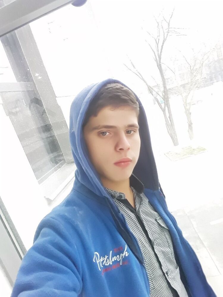  18725793  Mukola, 24 ,    