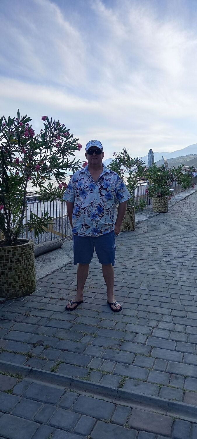  ,   Oleg, 57 ,   c 