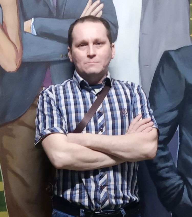  53987683  Radik, 45 ,    