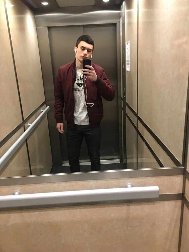  ,   Yanis, 29 ,   